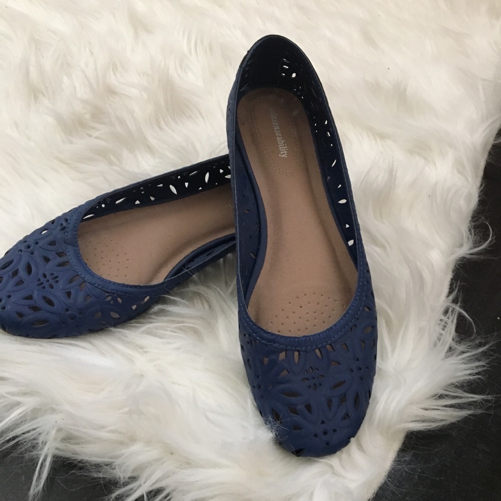 Cute cobalt blue flats, like new!